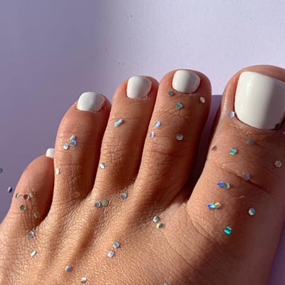 unghie bianche piedi